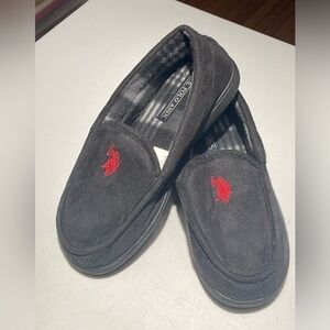 Polo Ralph Lauren has indoor shoes size 7/8
